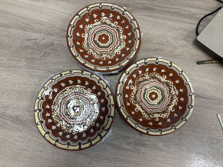 Курамична чиния - троянска шарка