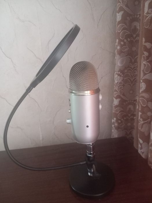 Стойка за микрофон без тежест, само скоба и държач