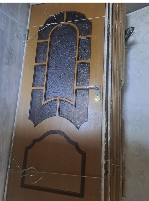 Двери деревянные б/у