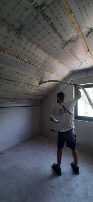 Izolatie termica cu lana de lemn pentru poduri si mansarde