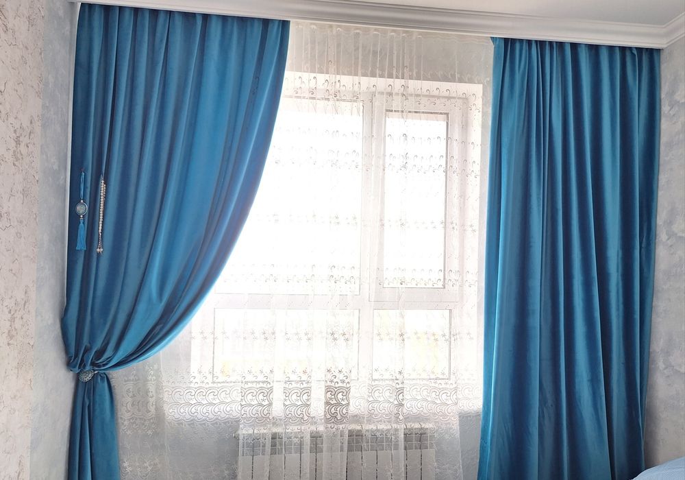Шторы велюр синие 2 полотна размеров 150 × 270 . Цена 5000
