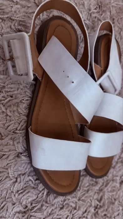 Босоножки и Сандали р39-40!