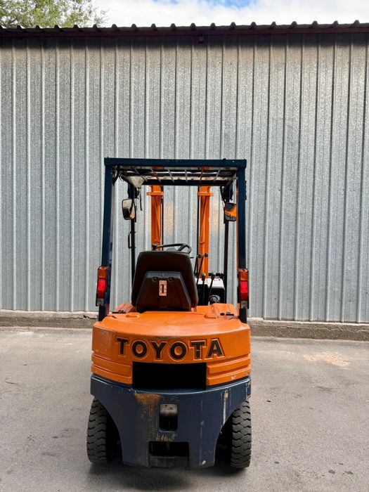 Кара Toyota тонник привозной