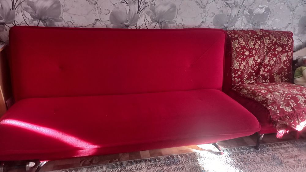 Диван с двумя креслами