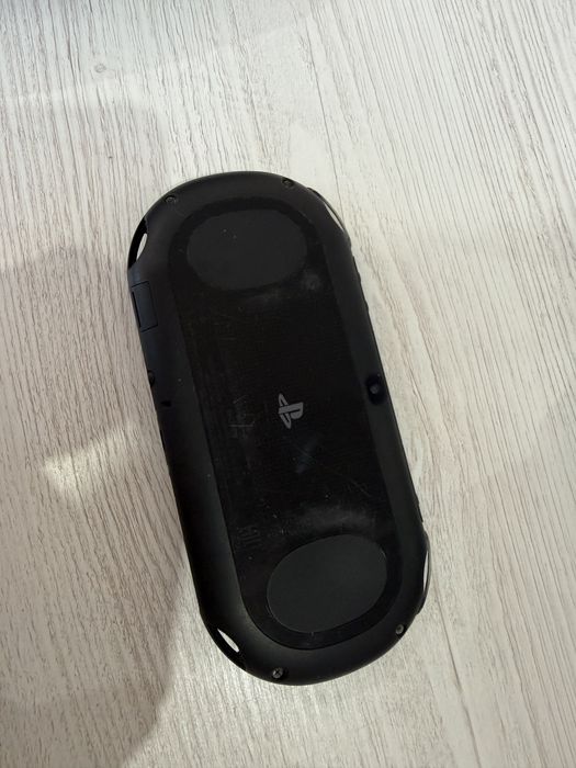 продам прошитую ps vita