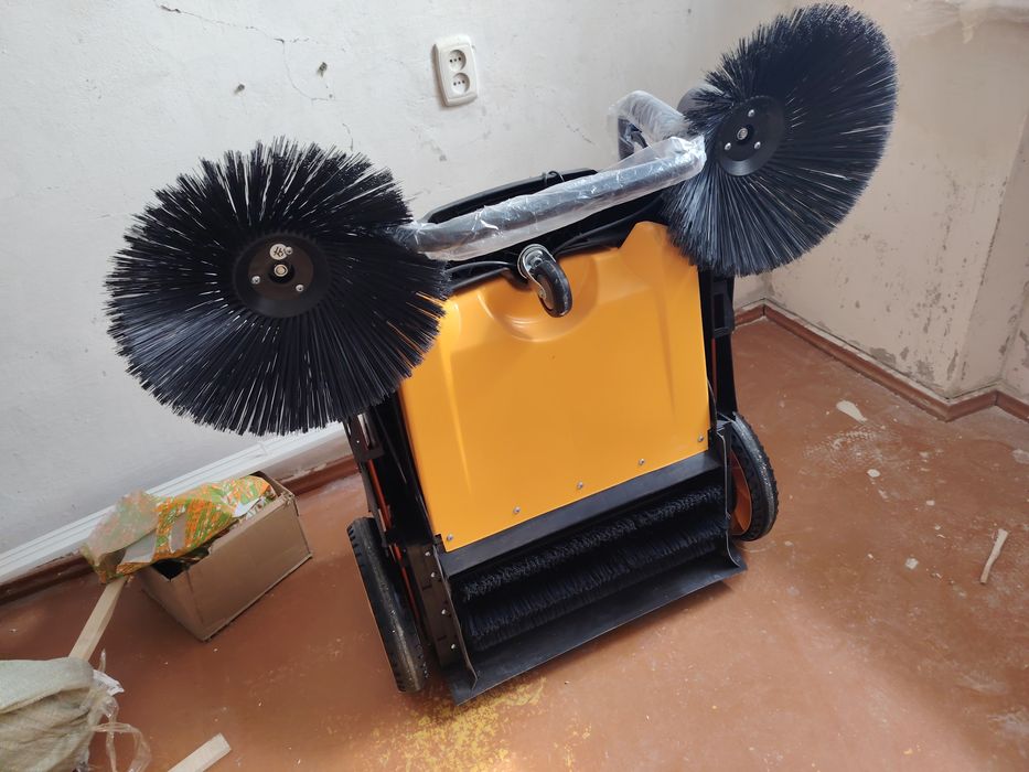 Ручная подметальная машина