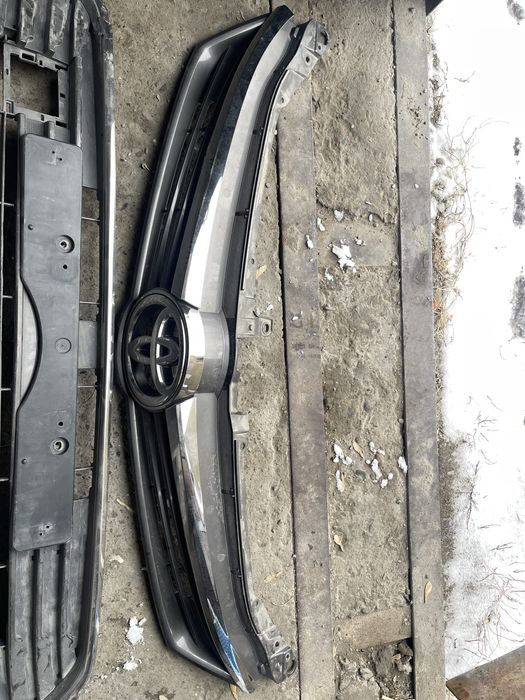 продам решетки камри 55 в оригинале