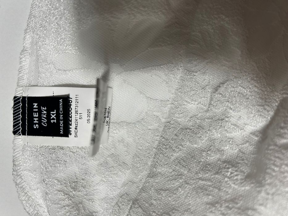 Дамска рокля с панделка