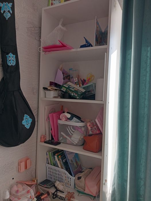 Шкаф навесной белый.