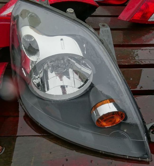 Far dreapta Ford Fiesta din 2007 volan pe stanga