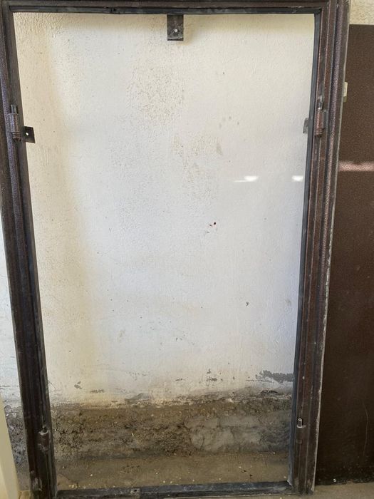 Продаем двери б/у