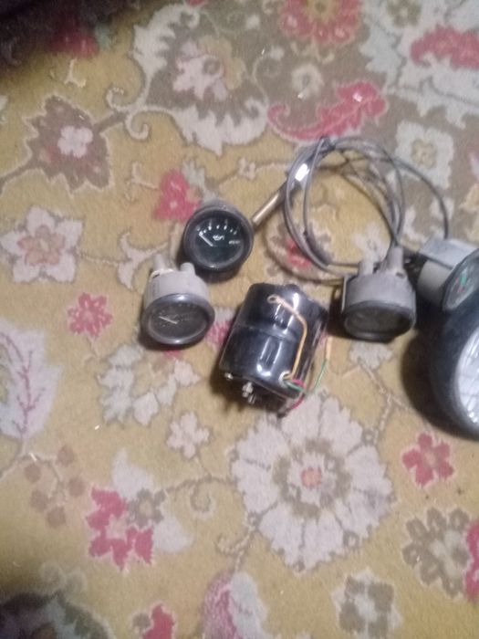 Продам авто часы, мелочевку