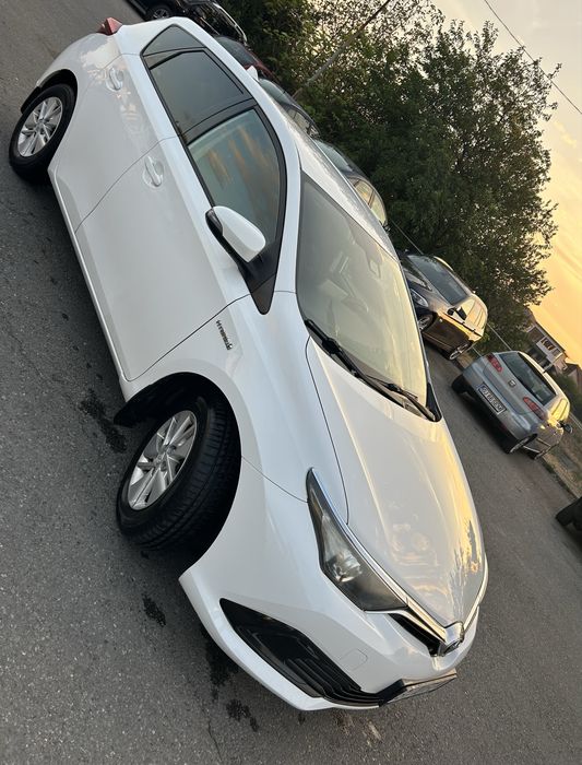 Vand toyota auris hibrid 2018