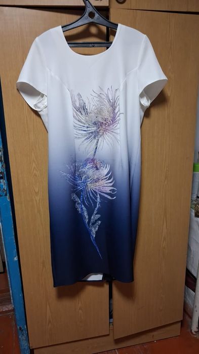Продам женские платья