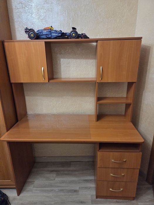 Стол письменный продам