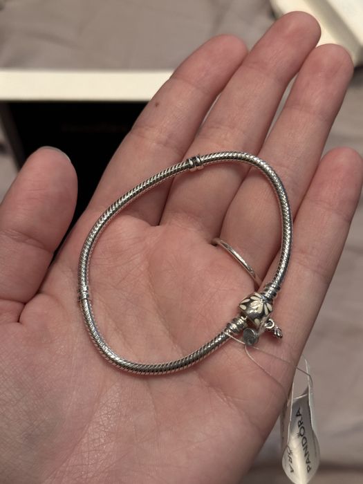 Браслет Pandora.