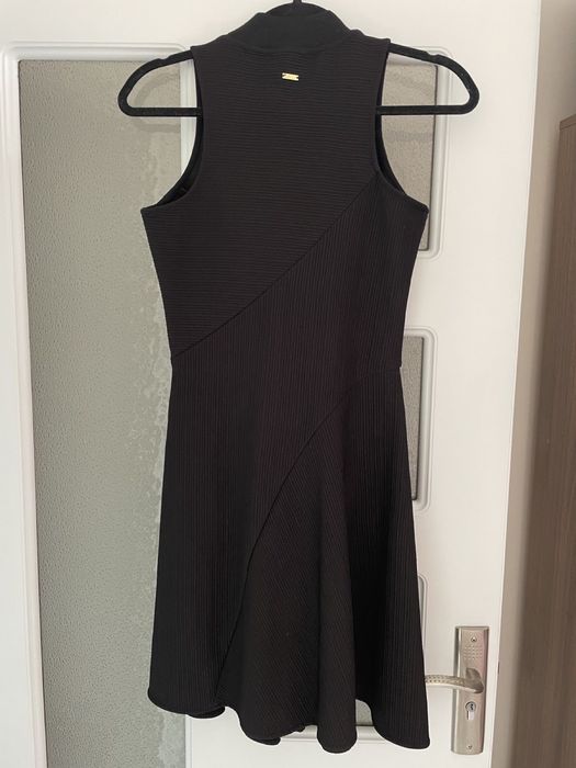 Рокля Armani Exchange в черно