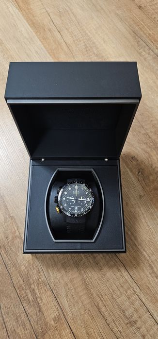 Кварцов часовник Edox Chronorally