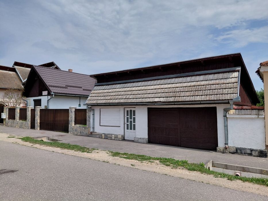 Casa de vânzare 1000mp