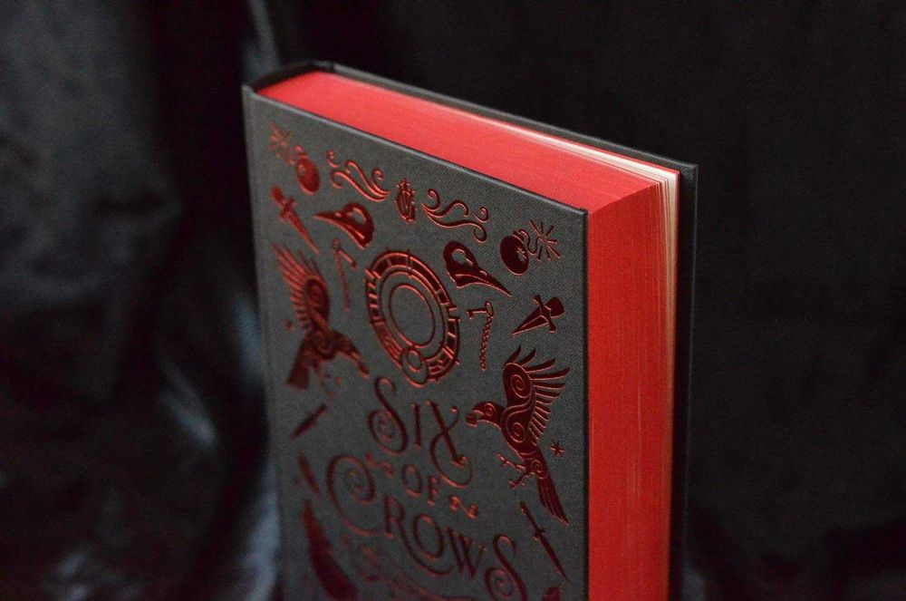 книга на английски Leigh Bardugo - Six of Crows: Collector's Edition