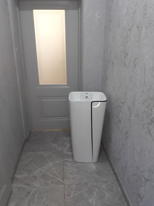 Раковина-пьедестал для ванной.