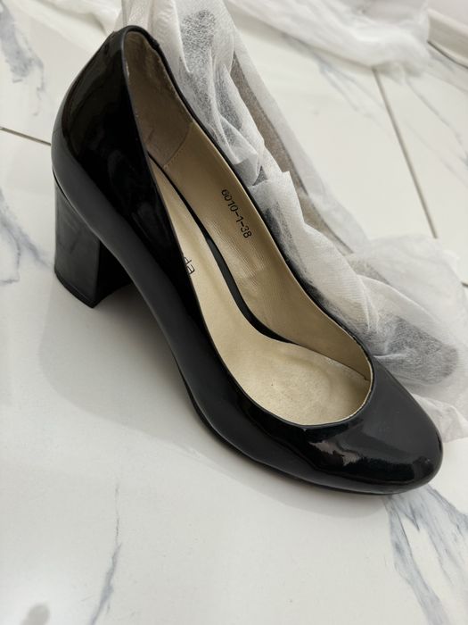 Продам обувь женскую