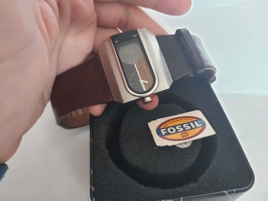 Ceas Fossil cu afisaj dual stil Mid-Century Modern