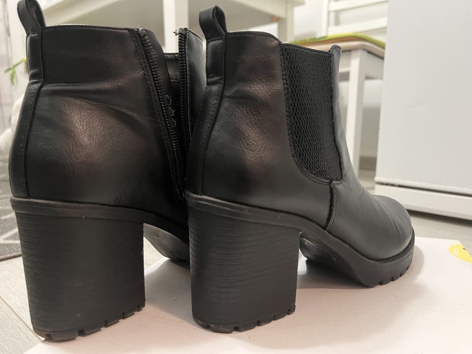 Botine negre toc gros - marimea 37