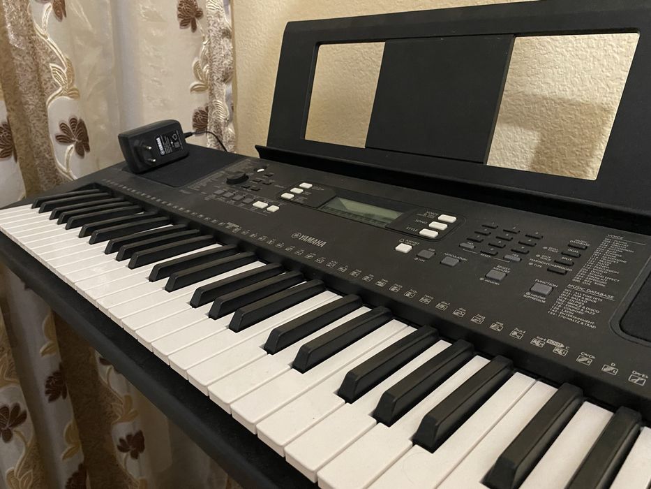 Синтезатор Yamaha PSR-E373