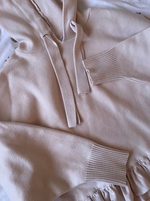 Pulover Zara cu gluga si volanas