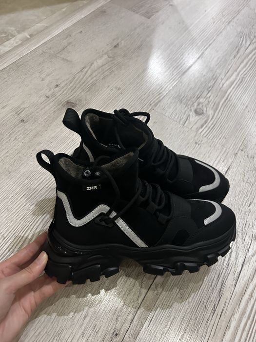 Кросовки женские 37 р