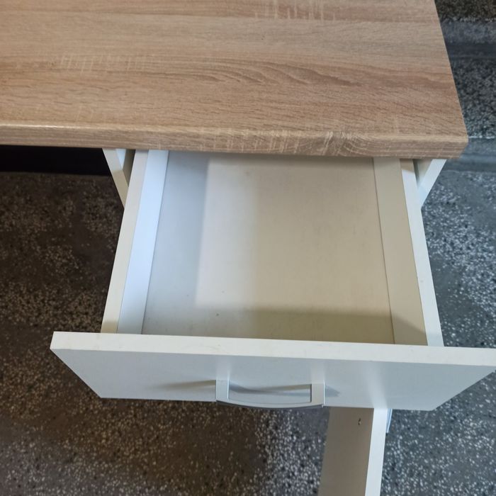 Бюро с едно чекмедже и едно шкафче