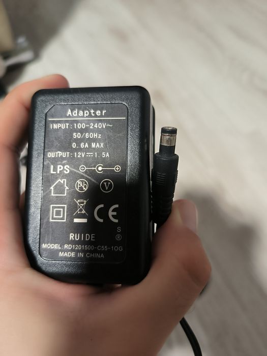 Diferite încărcătoare (aspirator, laptop)