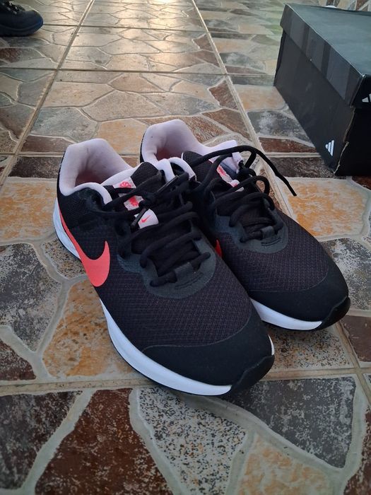 Женски маратонки Nike