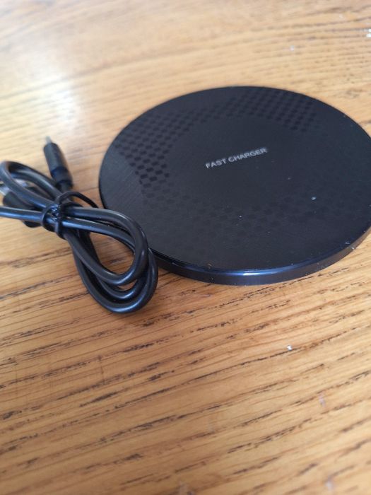 Безконтактно зарядно за 35 лв QI