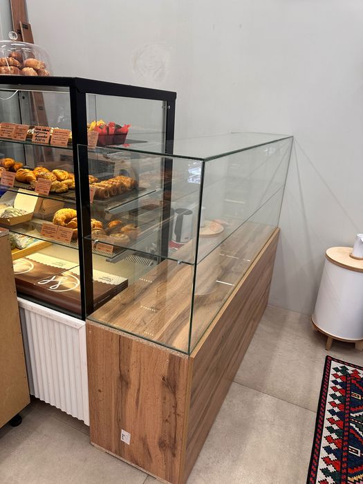 Витрина стеклянная