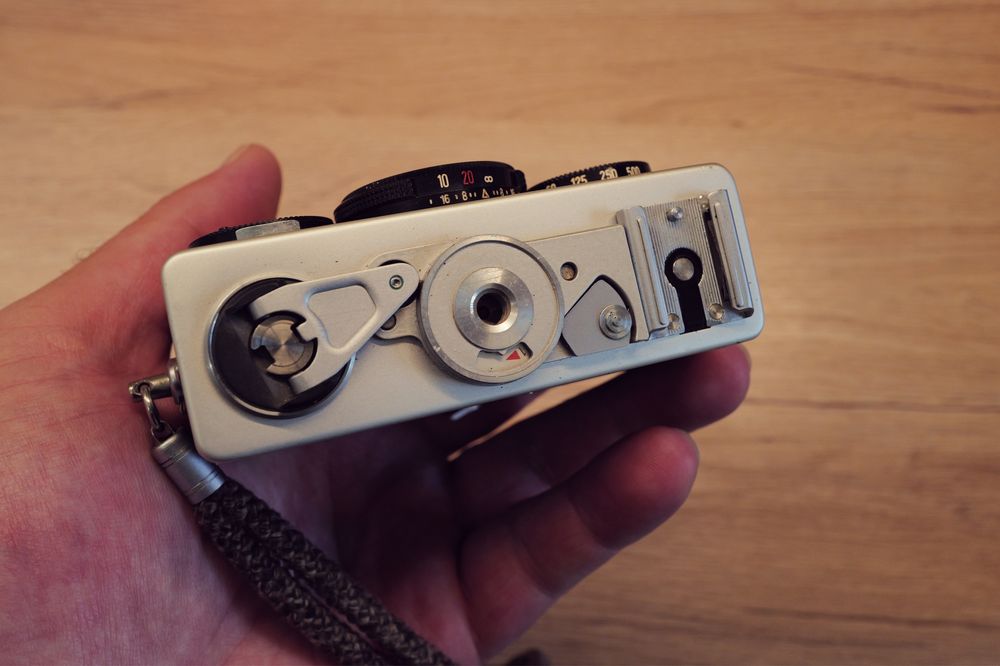 Aparat foto Rollei 35 T pe film obiectiv Zeiss Tessar point and shot