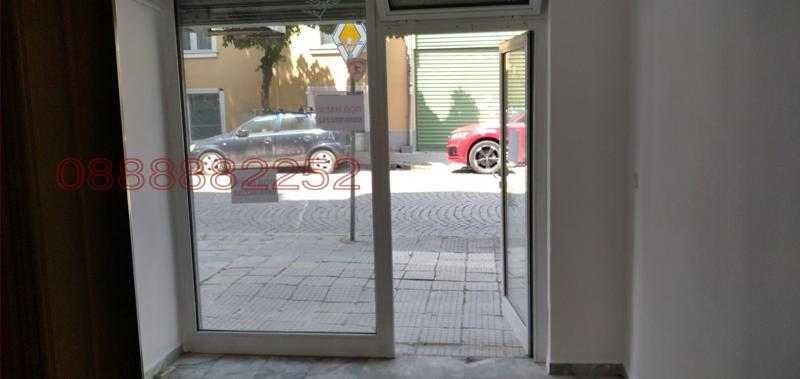 Дава се под наем Магазин в Пловдив, Център - 15 кв.м за 126.99 € - Снимка #3