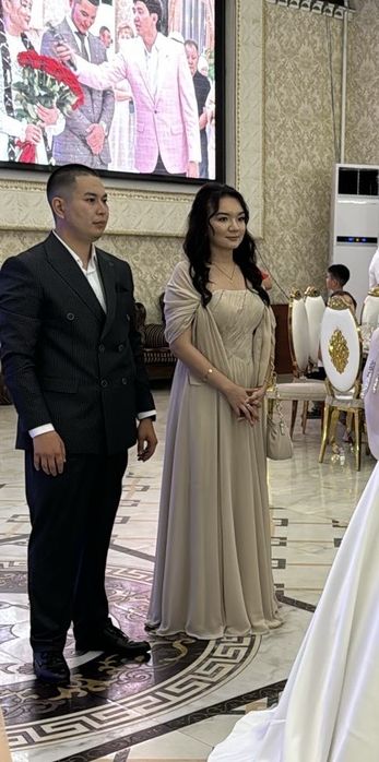 Вечернее платье молочный цвет