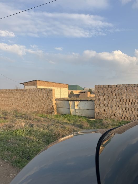 16,5 sotix hovli Sharshara orqasida bitta domni puliga shoshilib qolin