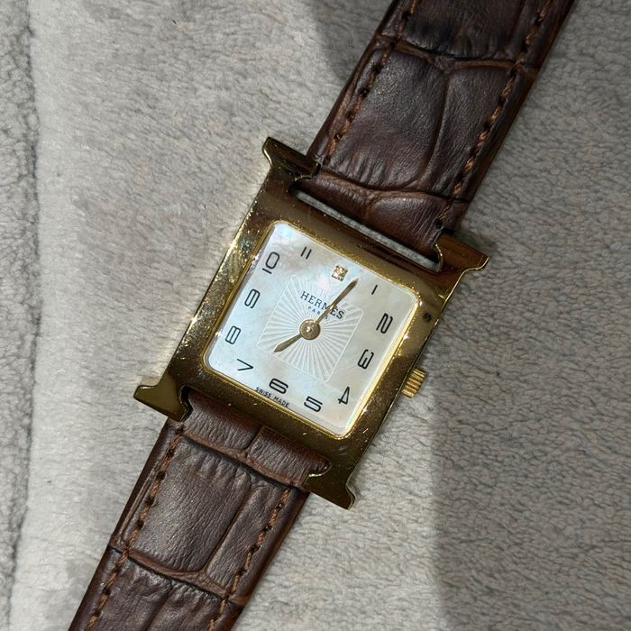 Дамски часовник Hermès с ненадраскваемо стъкло