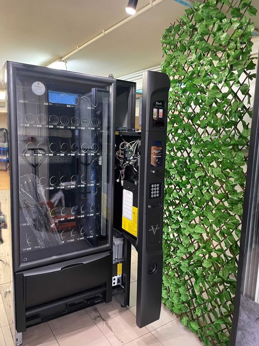 Хладилна машина за храни и напитки Zanussi Rondo