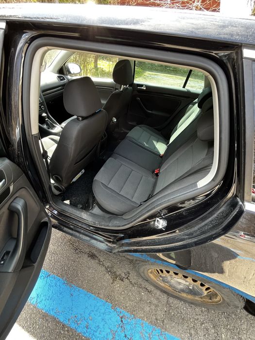 Vand Golf 6 2011 cu dotari bunicele pentru vremea lui