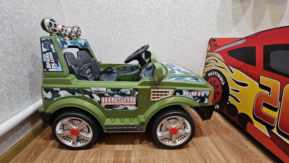 Продам машинку на аккумуляторе