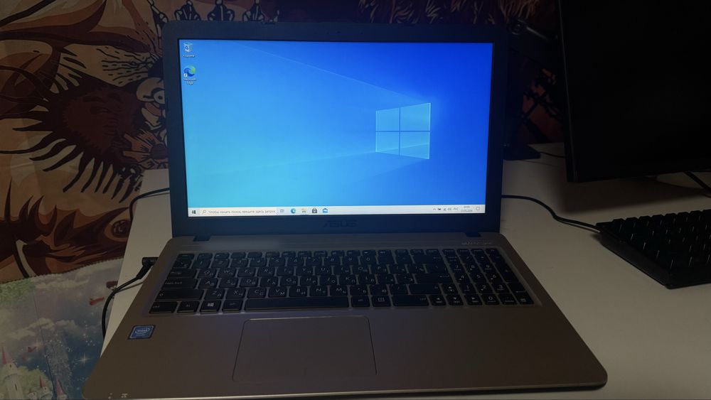 Продам старый ноутбук ASUS X540S.