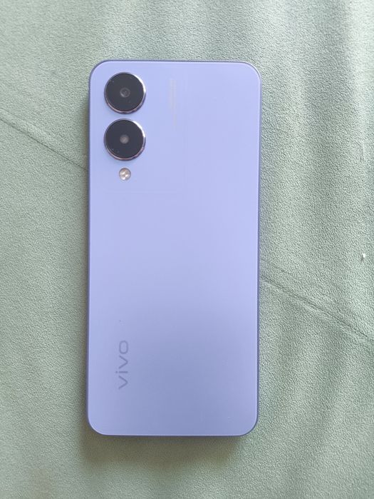 Продам смартфон Vivo 17s
