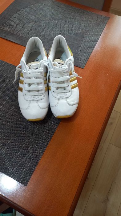 Маратонки Адидас и зимни обувки от Декатлон