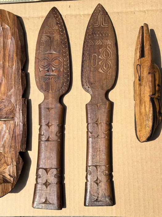 Lot 5 Frumoase piese sculptate, probabil în Africa, în lemn exotic