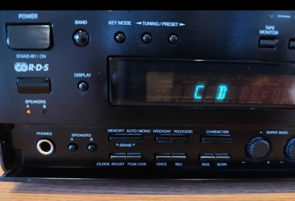Onkyo R 811 RDS, amplificator,. amplituner perfect funcțional