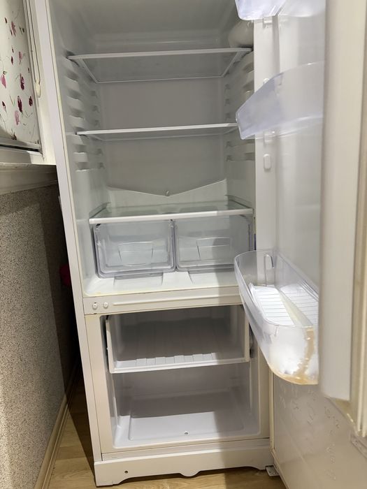 Продам холодильник Indesit
